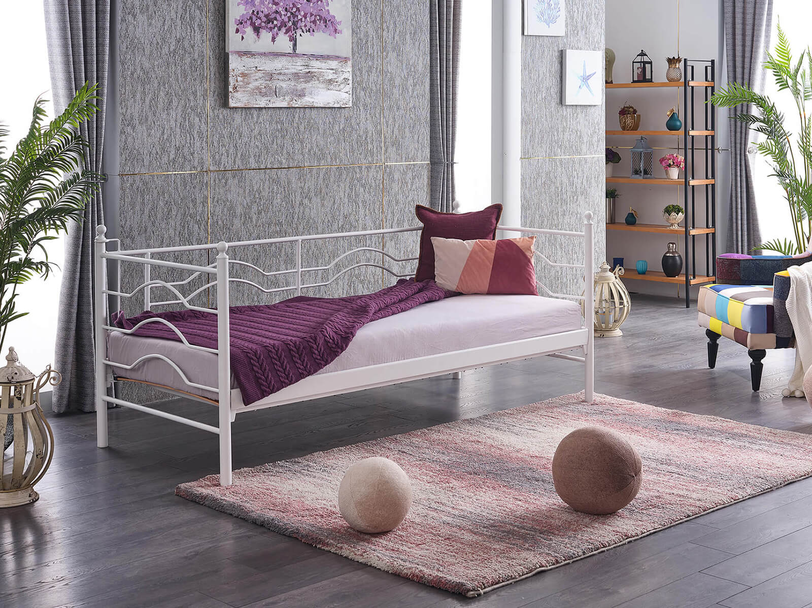 Myra DayBed