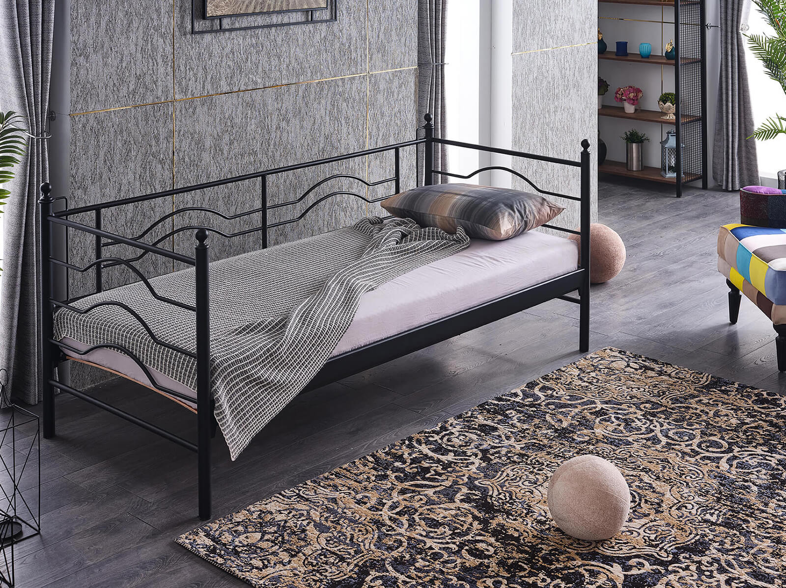 Myra Daybed